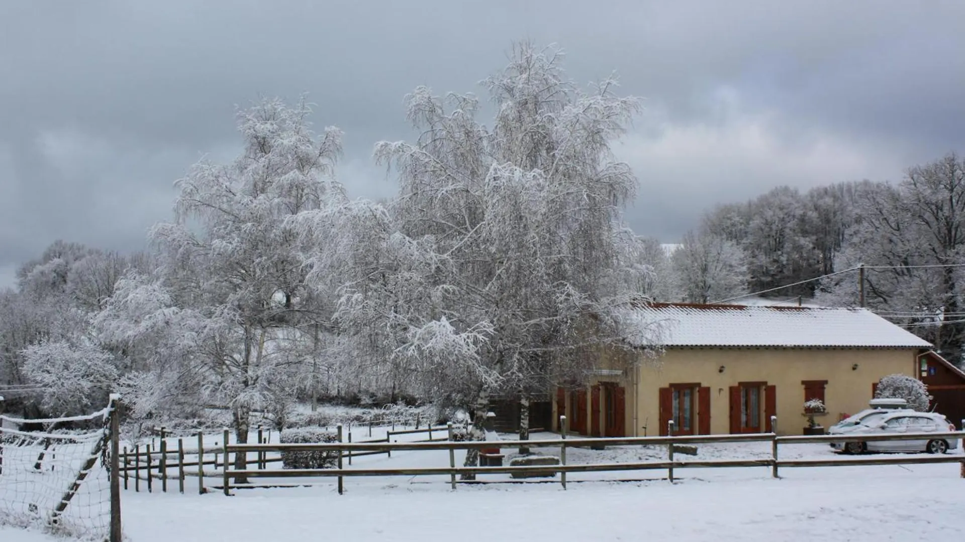 別荘 Gite De Charme En Rhone-Alpes : Terrasse, Cheminee, Jardin, Ideal Famille, Accessible Pmr - Fr-1-496-93 Saint-Priest-la-Prugne