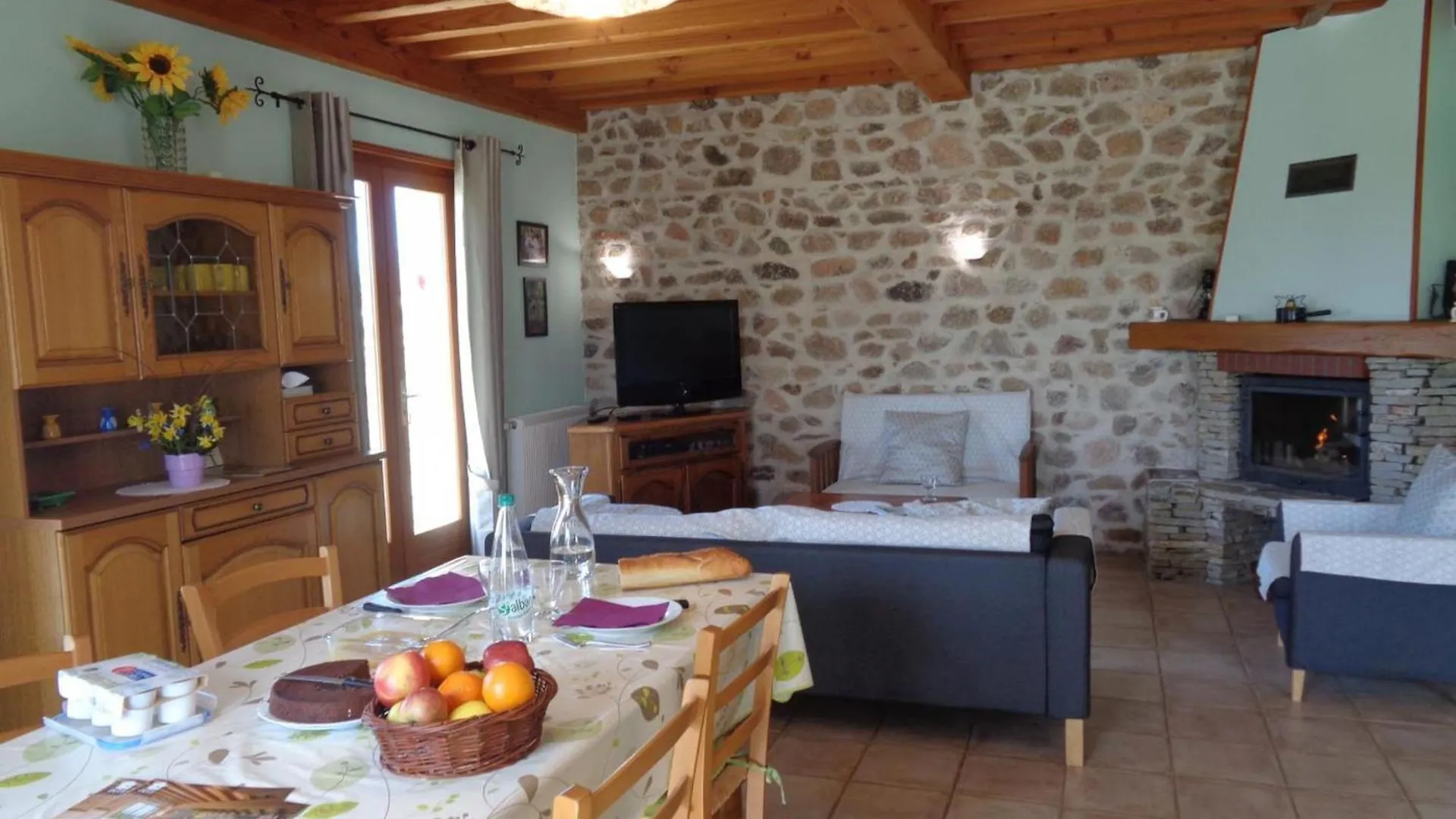 別荘 Gite De Charme En Rhone-Alpes : Terrasse, Cheminee, Jardin, Ideal Famille, Accessible Pmr - Fr-1-496-93 Saint-Priest-la-Prugne フランス